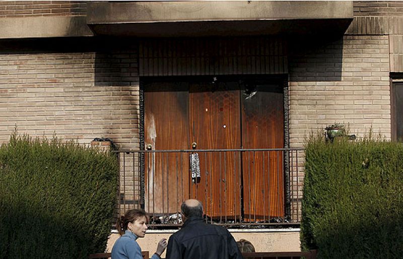 Once personas intoxicadas, una muy grave, en el incendio de una vivienda en Castellón