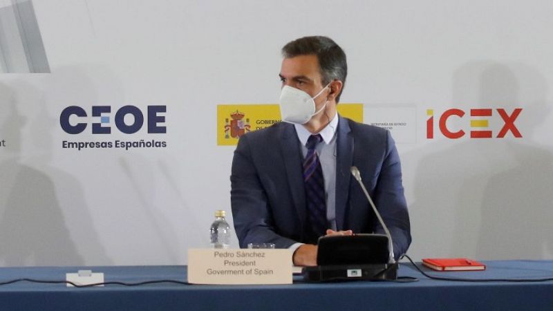 Sánchez asegura que "pronto" no hará falta usar mascarillas en el exterior