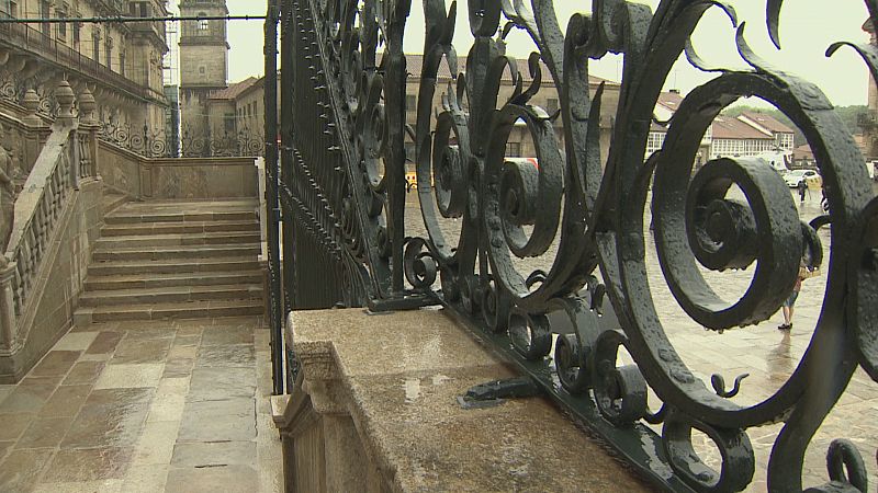 Finalizan as obras de restauración da escalinata da catedral de Santiago, o enreixado e a cripta do Mestre Mateo