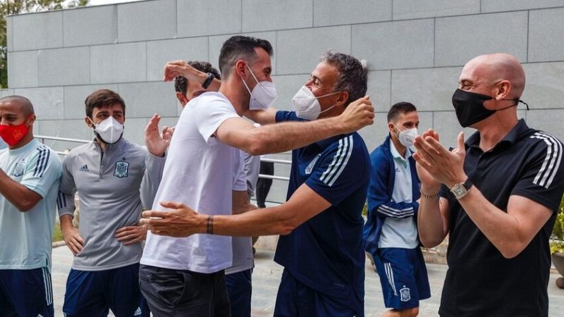 Sergio Busquets se reincorpora a la selección tras superar el coronavirus