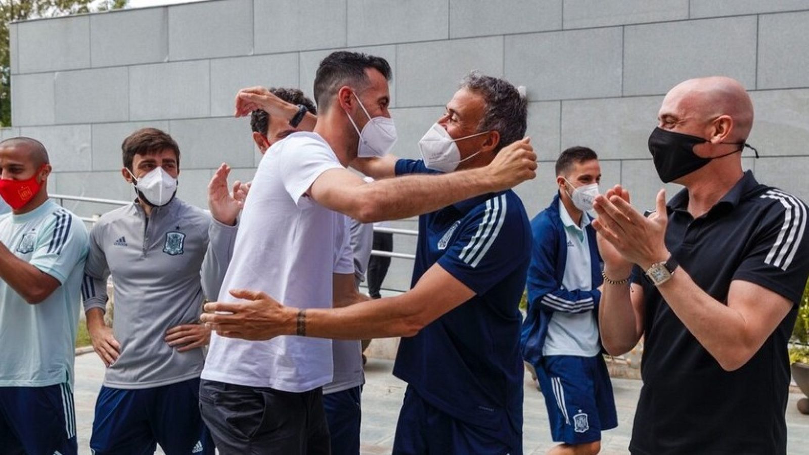 Sergio Busquets da negativo en la última PCR y vuelve con la Selección