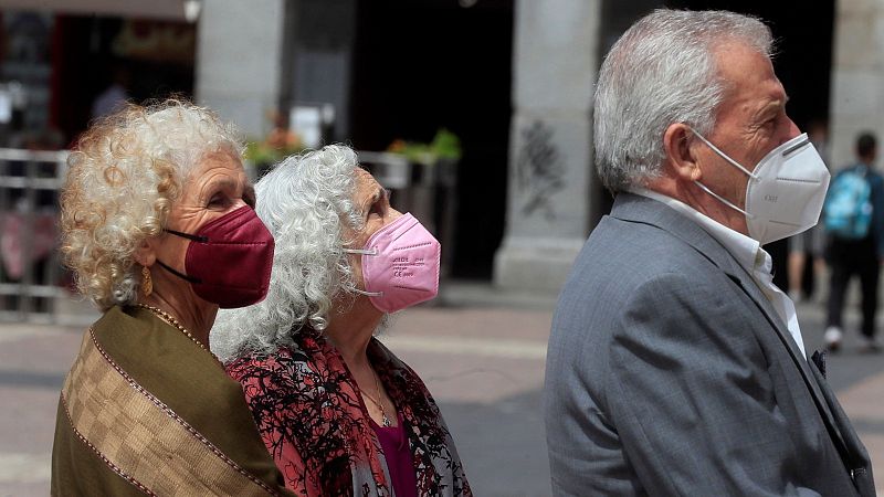 Sánchez confirma que la mascarilla en el exterior dejará de ser obligatoria el 26 de junio