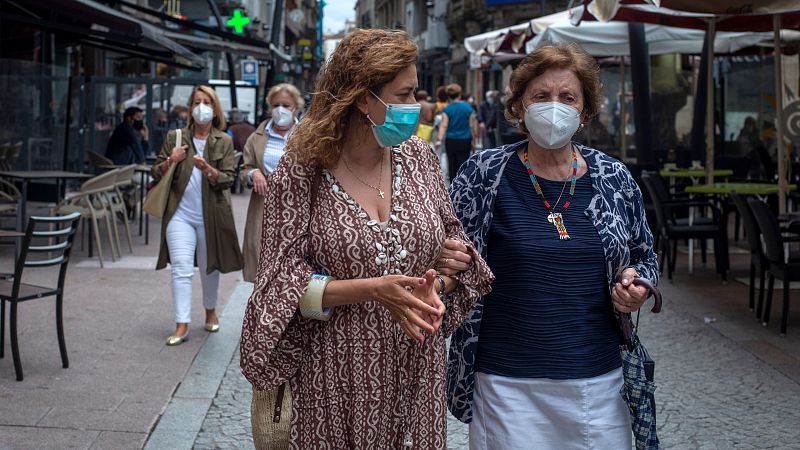 Los especialistas piden "prudencia" y recomiendan seguir llevando mascarilla en las aglomeraciones