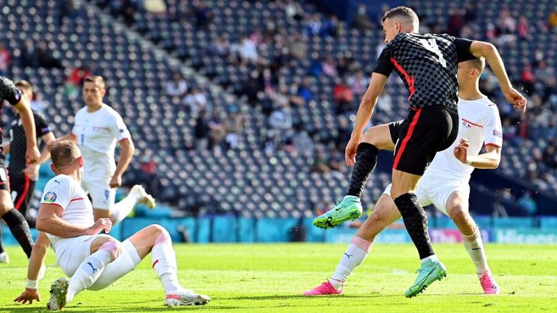 Inglaterra y República Checa acarician los octavos y Suecia obliga a España a ganar