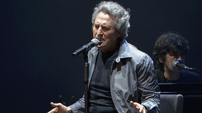 Un público enloquecido celebra el regreso a los escenarios de Miguel Ríos