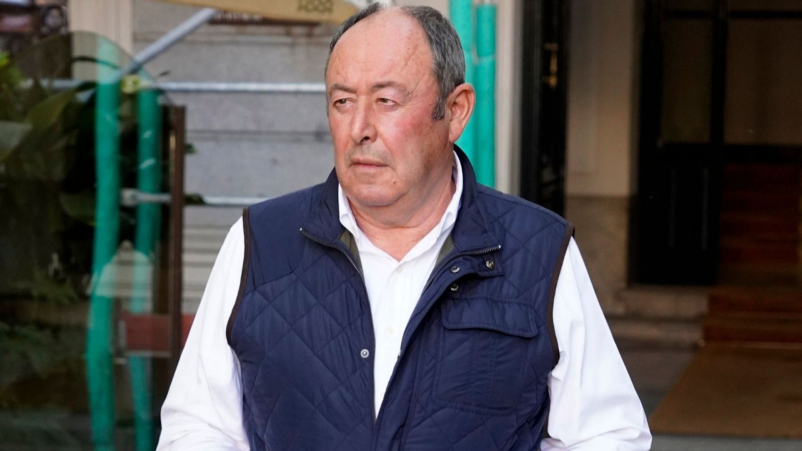 ¡Dale al Play! - Luis Miguel Rodríguez 'el Chatarrero', pillado besando a una mujer: ¿Cómo se lo tomará Ágatha Ruiz de la Prada?