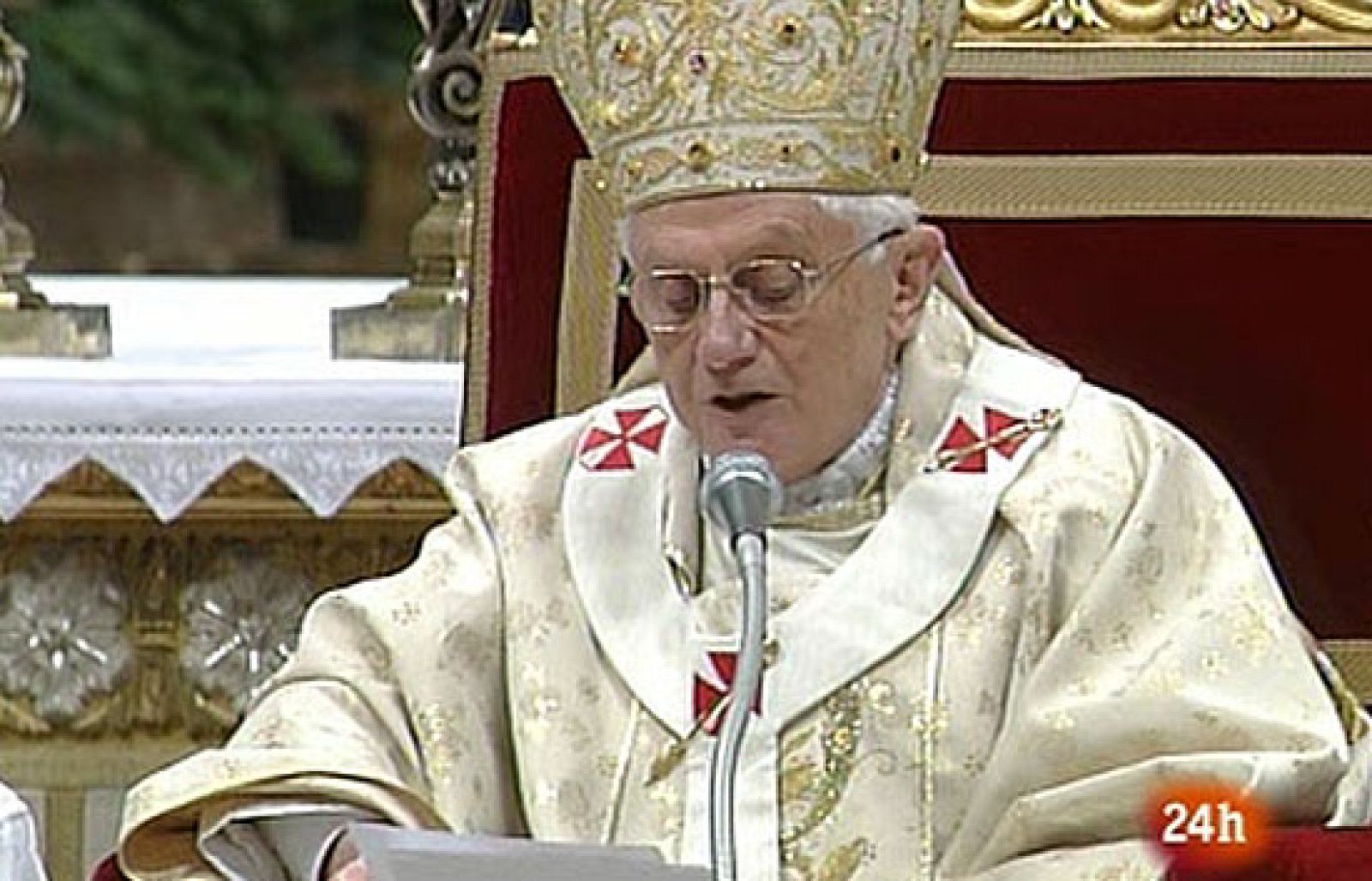 En la tradicional Misa del Gallo, el Papa clama contra el abuso infantil y pide el cese de la violencia en Oriente Próximo.