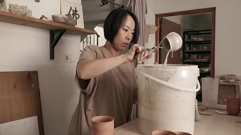 De Japón a un pueblo de Granada: Saika Taku, la ceramista de la ceniza