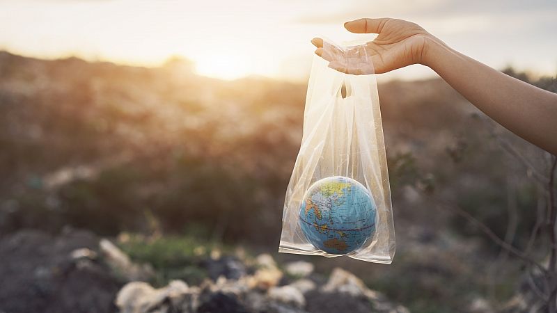 Bolsas de plástico: la cultura no sostenible del usar y tirar