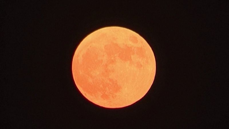 Así ha sido la superluna de fresa, la última del año