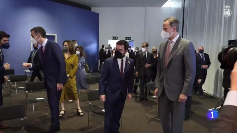 Felip VI inaugura el Mobile acompanyat de Sánchez i Aragonès