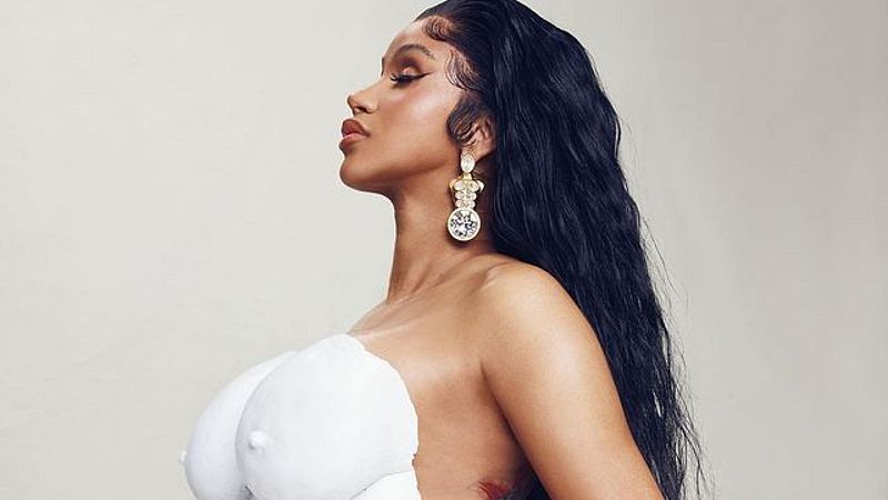Cardi B anuncia su segundo embarazo con este espectacular posado en Instagram