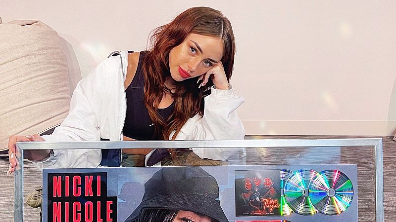 Un Disco de Oro y un Triple Platino: Nicki Nicole revoluciona España en su viaje