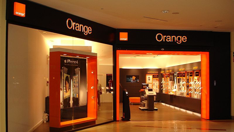 Orange sella con sindicatos un ERE para 400 personas en España