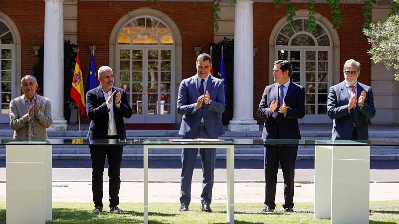 El Gobierno y los agentes sociales firman el acuerdo para la reforma de las pensiones: "Garantiza su viabilidad"