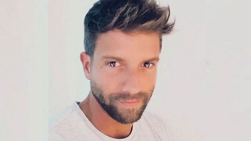 Pablo Alborán se echa pasta de dientes en los ojos y... ¡mira cómo acaba la historia!