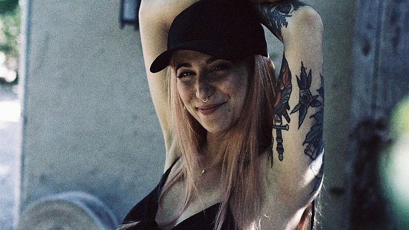 Bely Basarte: "Para mí coger la guitarra es como ir a terapia y quedarme limpia"