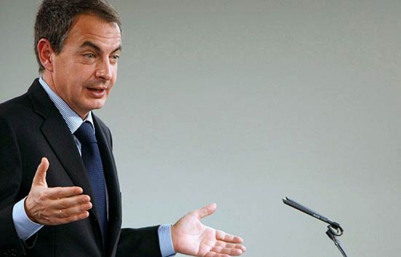 De Cospedal reclama a Zapatero que no deje "el país en quiebra"