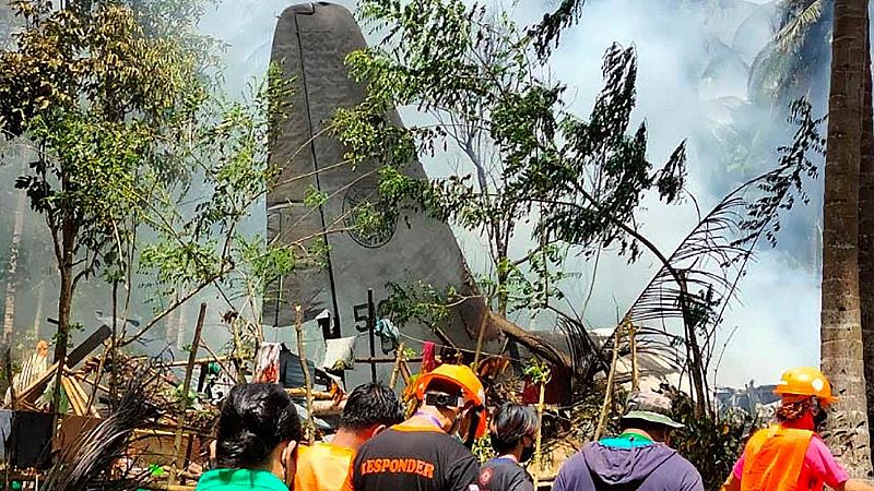 Al menos 50 muertos en el accidente de un avión militar en Filipinas