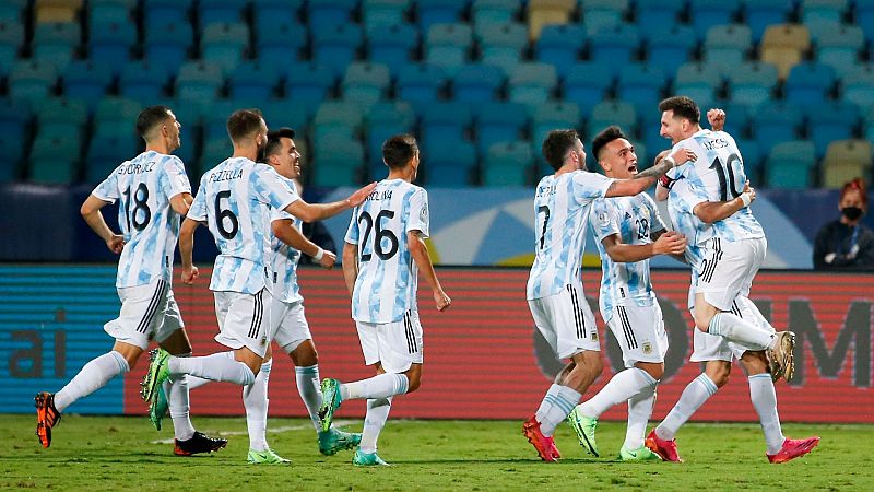 Messi guía Argentina hasta las semifinales y Uruguay cae en los penaltis ante Colombia