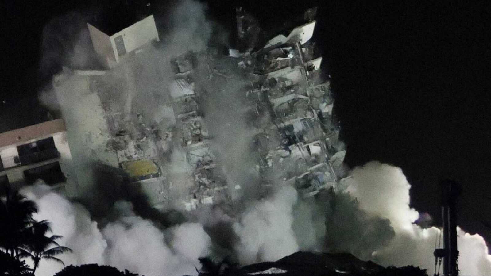 Demolido con una explosión controlada los restos del edificio siniestrado en Miami-Dad - Ver ahora