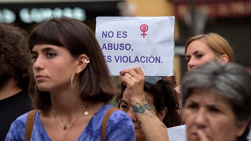 Las claves de la ley del 'solo sí es sí': el abuso sexual será agresión y habrá un delito de acoso callejero