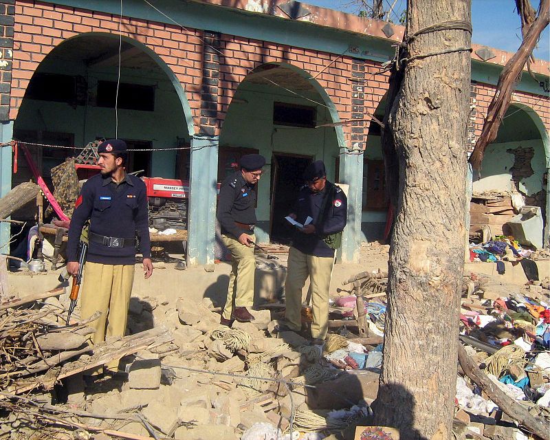 Al menos 33 muertos en un atentado contra un colegio electoral en el norte de Pakistán