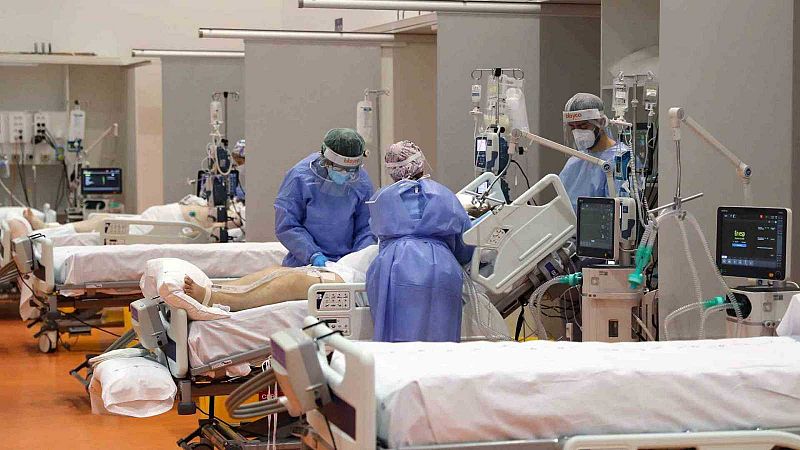 Més de 7.000 nous contagis i 610 ingressats als hospitals