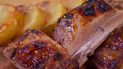 En Directe a Ràdio 4 - 'Rostit de costella de porc amb peres' amb Carme Ruscalleda