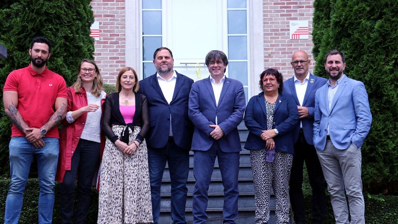 Junqueras i Puigdemont es retroben gairebé després de quatre anys a Waterloo