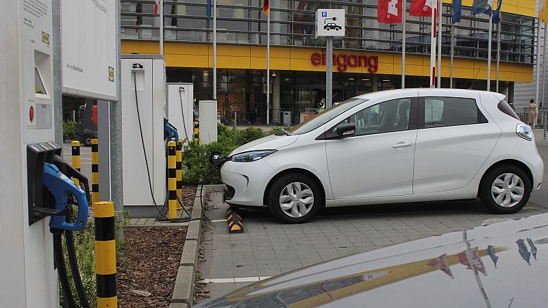 El Gobierno destinará 4.300 millones de euros de los fondos europeos a desarrollar el coche eléctrico