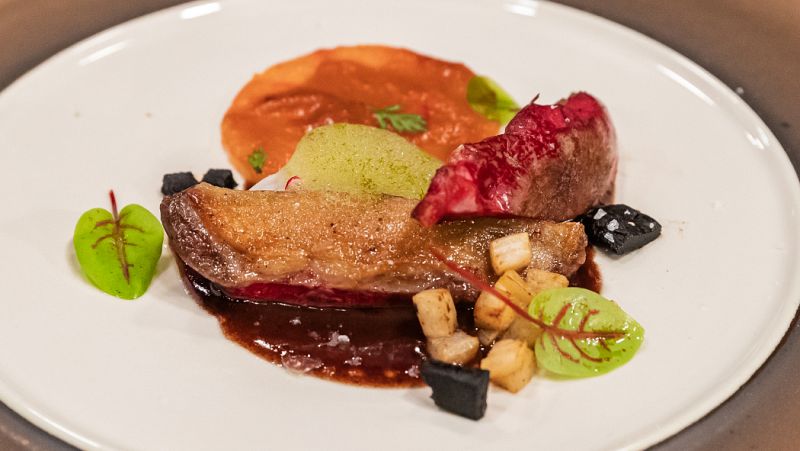 Receta de Mar y montaña de pichón y carabinero "Bosque" de Arnau