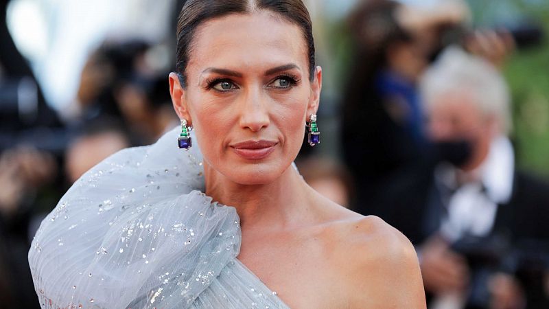 Nieves Álvarez y el 'vestido de Cenicienta' de Elie Saab con el que vuelve a deslumbrar en Cannes
