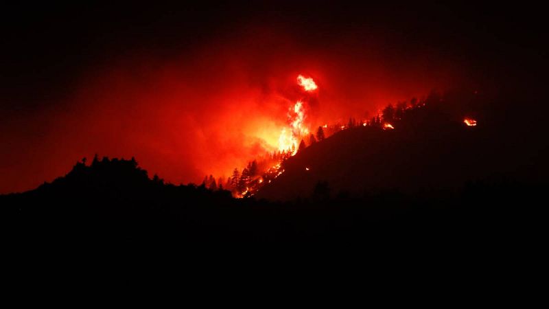 Cientos de personas evacuadas de sus casas por los incendios en California