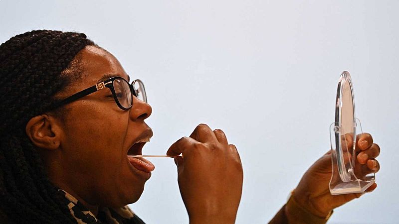 Sanidad autorizará la venta en farmacias de test de autodiagnóstico de COVID-19 sin receta médica