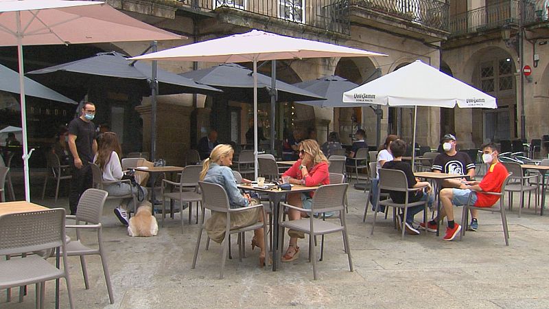Galicia dá un paso atrás na desescalada ante a explosión de contaxios na xente nova