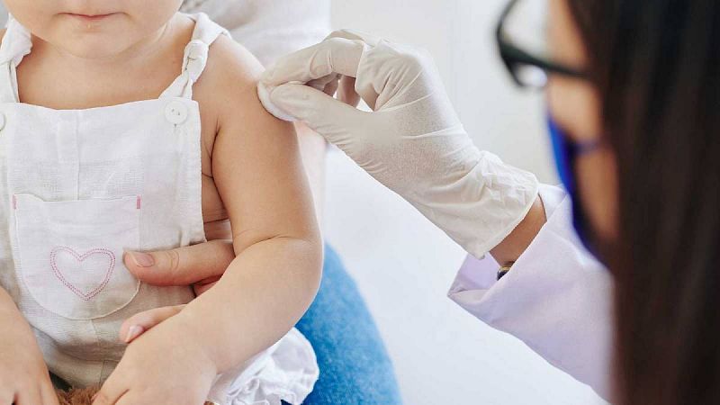 La pandemia frena la vacunación rutinaria infantil, afectando a 23 millones de niños