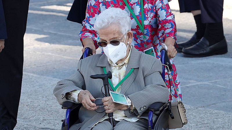 Araceli Hidalgo, la primera vacunada de España, recibe la tercera dosis: "Respetad la pandemia"