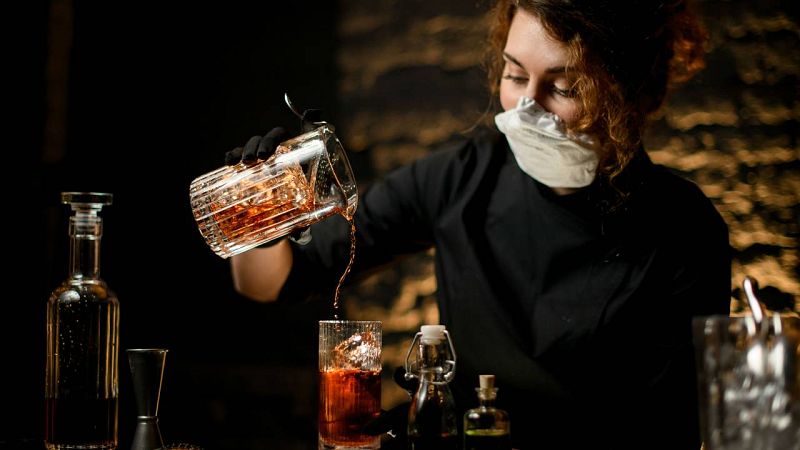 Els locals d'oci nocturn de Barcelona podran reobrir com a bars