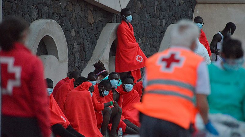 Salvamento Marítimo rescata una patera con 18 migrantes y un fallecido a bordo al sur de Gran Canaria
