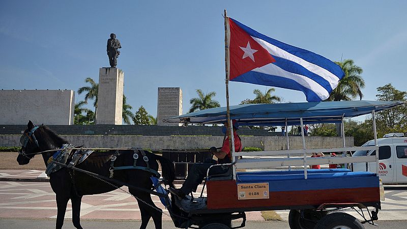 Cuba excarcela a la periodista Camila Acosta, que tendrá que cumplir arresto domiciliario