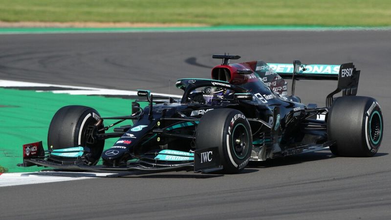 Hamilton vence en el accidentado Gran Premio de Gran Bretaña