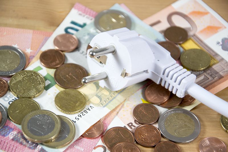 El precio de la luz supera este martes los 101 euros/MWh, el más caro desde 2002