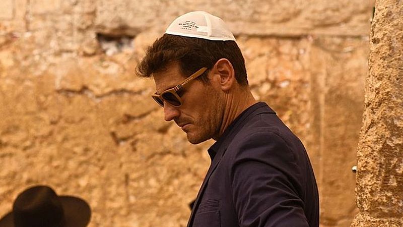 La foto más bonita de Iker Casillas, con kipá en su visita al Muro de las Lamentaciones. ¿Qué hace en Jerusalén?