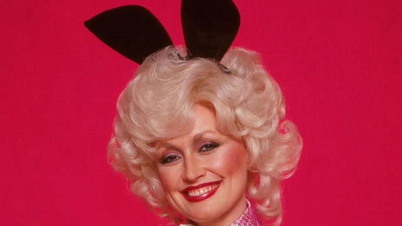 Dolly Parton vuelve a ser conejita Playboy a los 75 años, porque ella lo vale