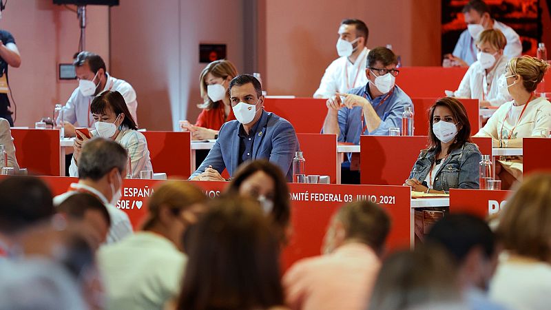 La ponencia marco del PSOE: ampliar las ayudas a familias vulnerables y garantizar la "libertad religiosa"