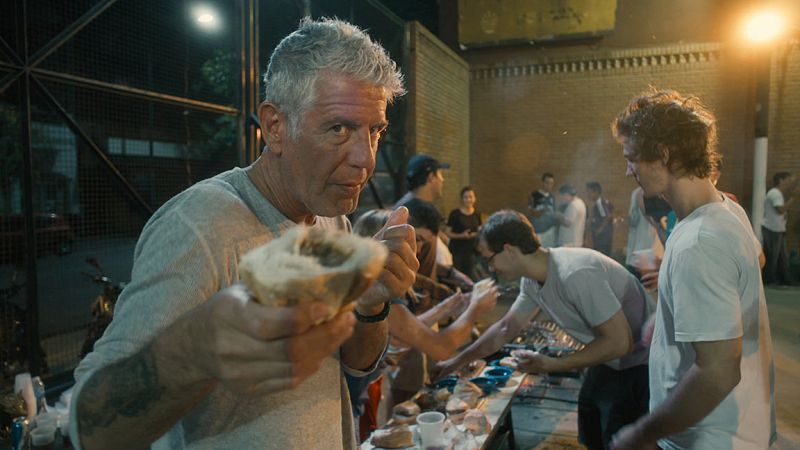 El documental sobre Anthony Bourdain en el que han falseado su voz