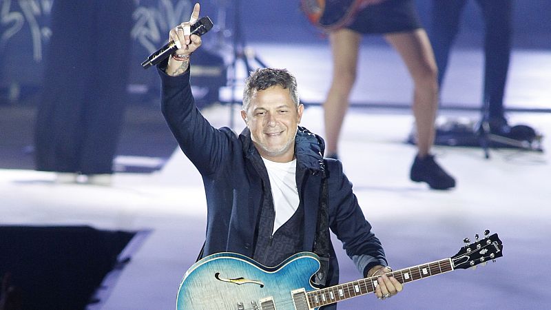 Alejandro Sanz actúa en la ceremonia de los JJOO de Tokio con John Legend, Keith Urban y Angelique Kidjo