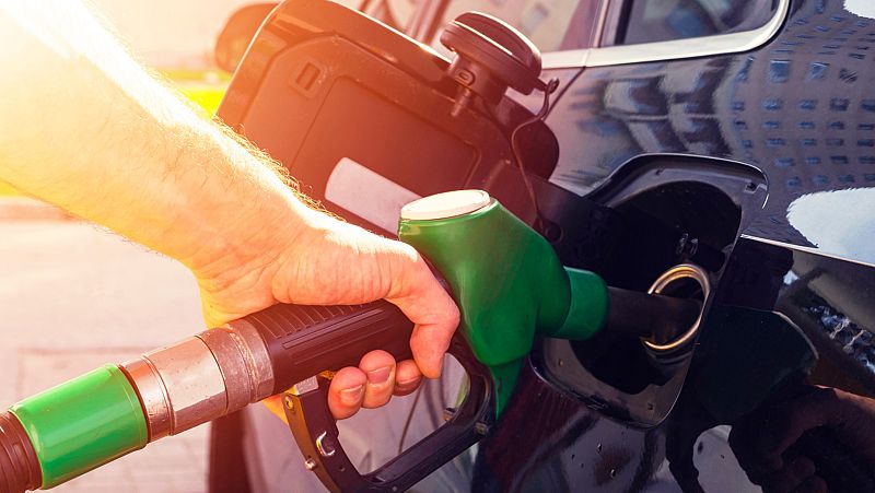 La gasolina marca un nuevo máximo anual: llenar el depósito cuesta entre 11 y 13 euros más que hace un año