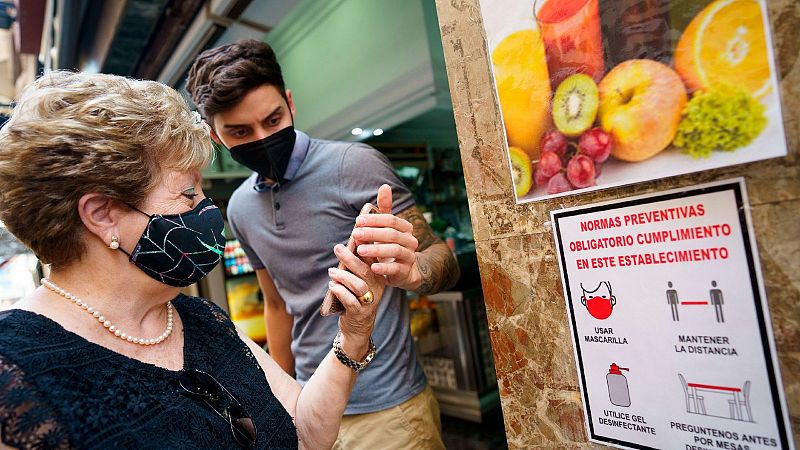 Sanidad descarta por ahora aplicar en todo el país el certificado COVID en bares y restaurantes